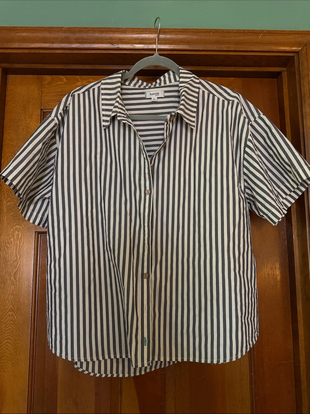 Kensie Black & White Vertical Stripe Short Sleeve Button-Down